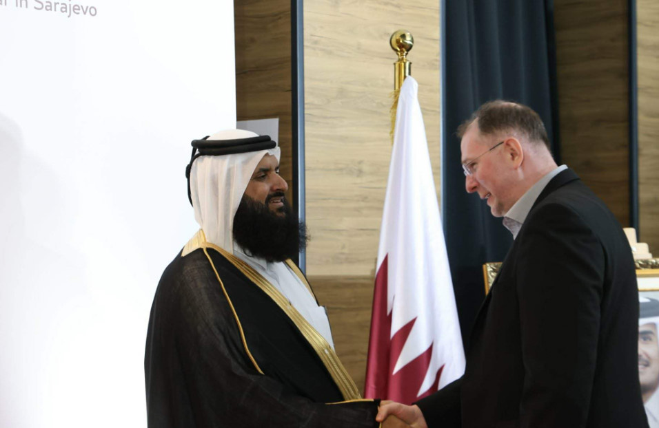 Dekan prof. dr. Mustafa Hasani sa saradnicima na prijemu povodom proslave Nacionalnog dana Države Katar 3 IMG 1151