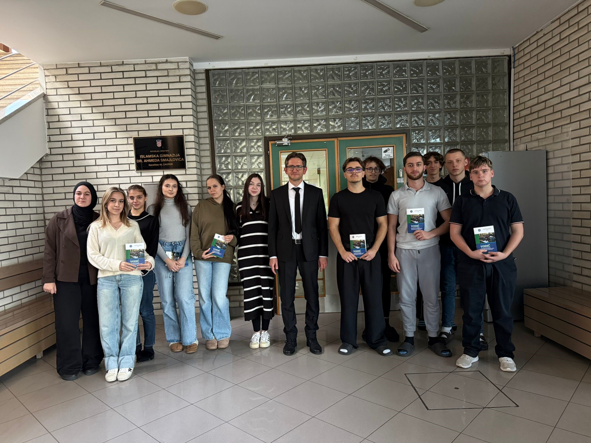 Predstavljanje UNSA FIN u Islamskoj gimnaziji “dr. Ahmed Smajlović” u Zagrebu 1 Predstavljanje UNSA FIN u Zagrebu1