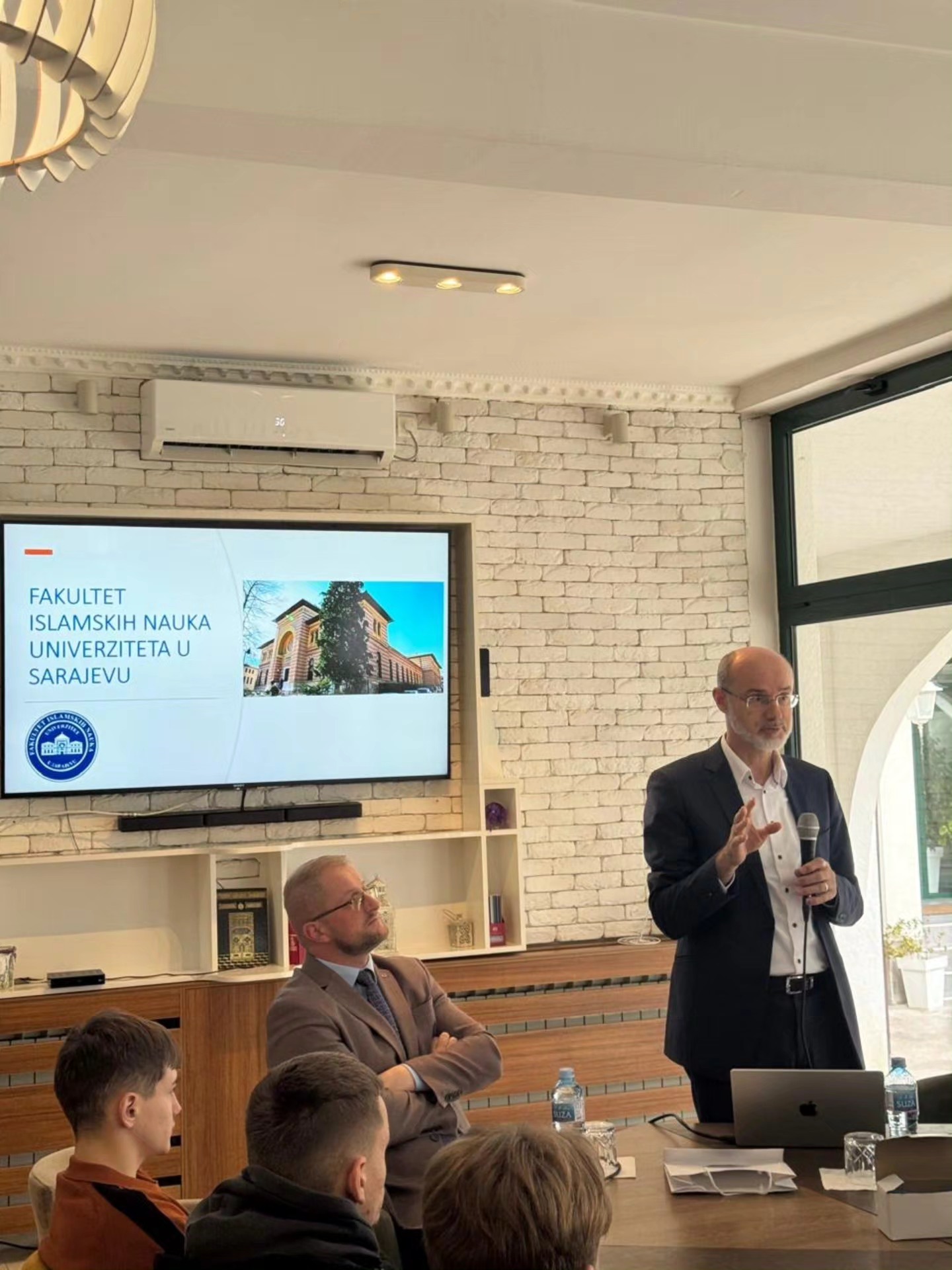 Predstavljanje UNSA FIN u Medresi "Mehmed Fatih" u Crnoj Gori 1 621831172 122173691522750004 3702593696790403460 n